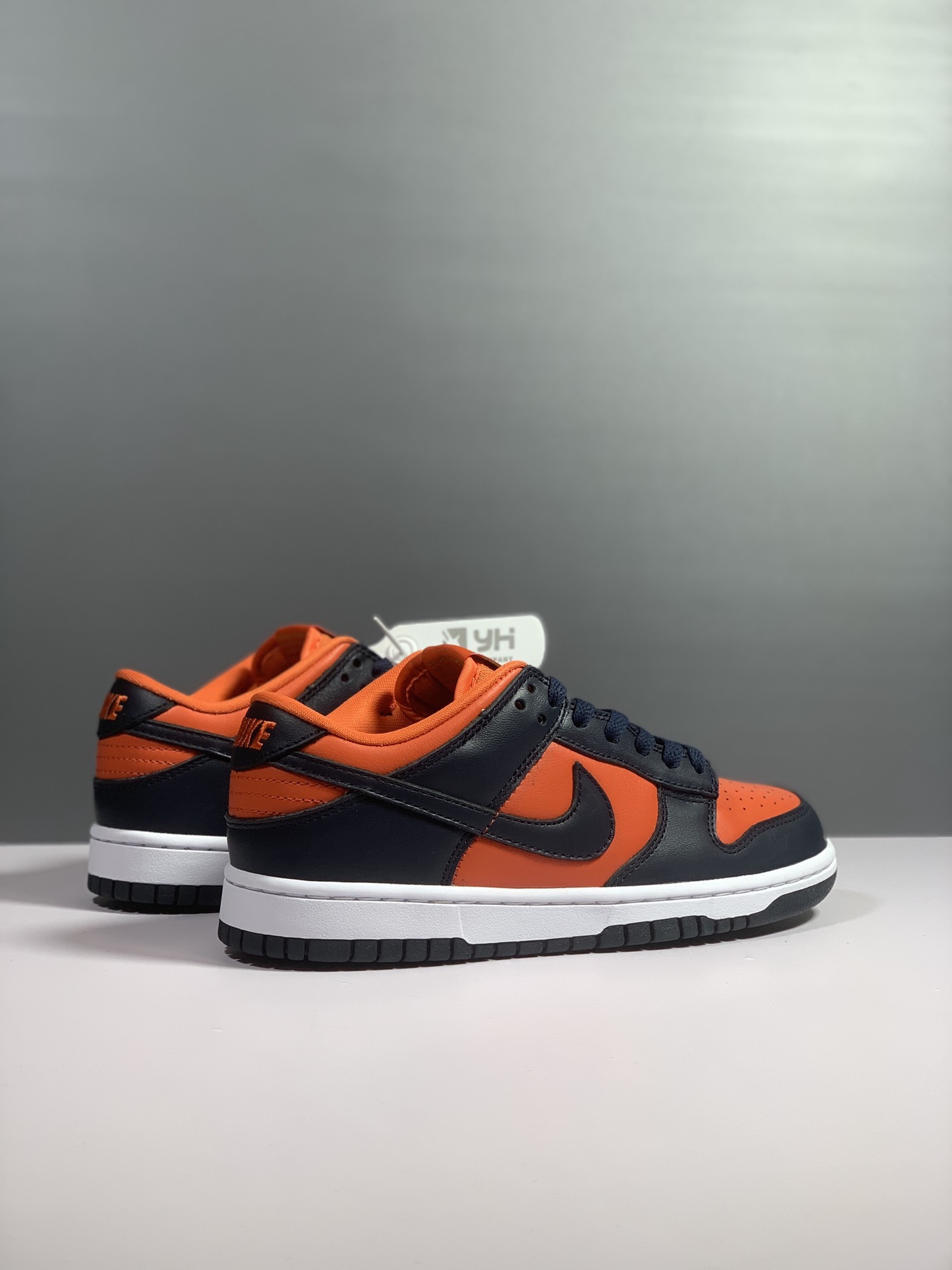 mens black and orange nike