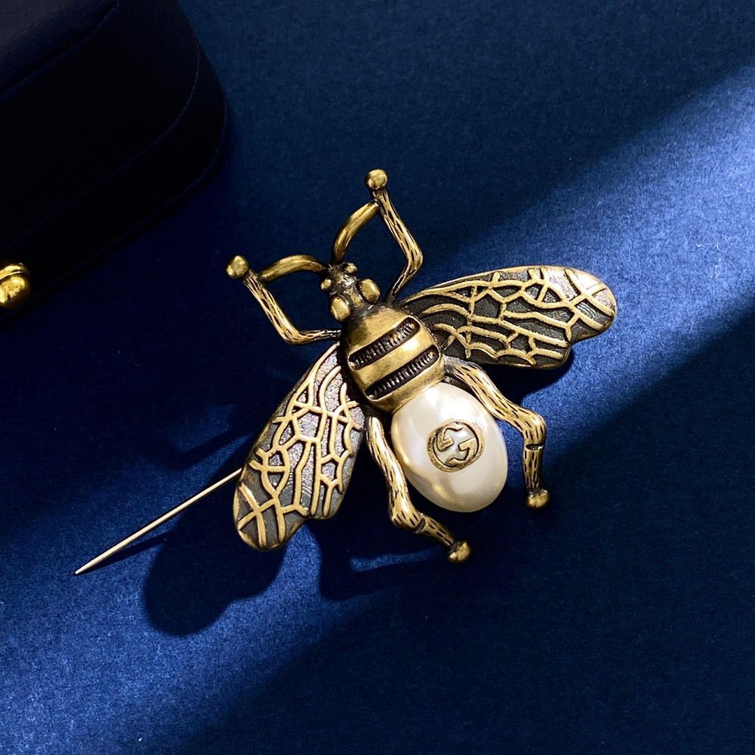 Gucci Pearl Red Diamond Bee Brooch Gold For Women TemafesUS